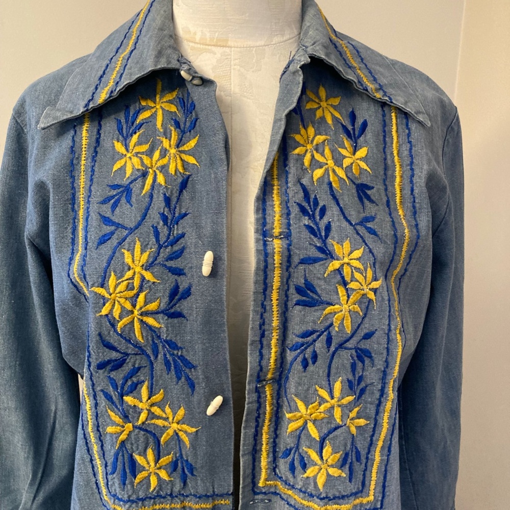Embroidered denim button up vintage shirt from the 1960"s, size L. - Picture 2 of 9